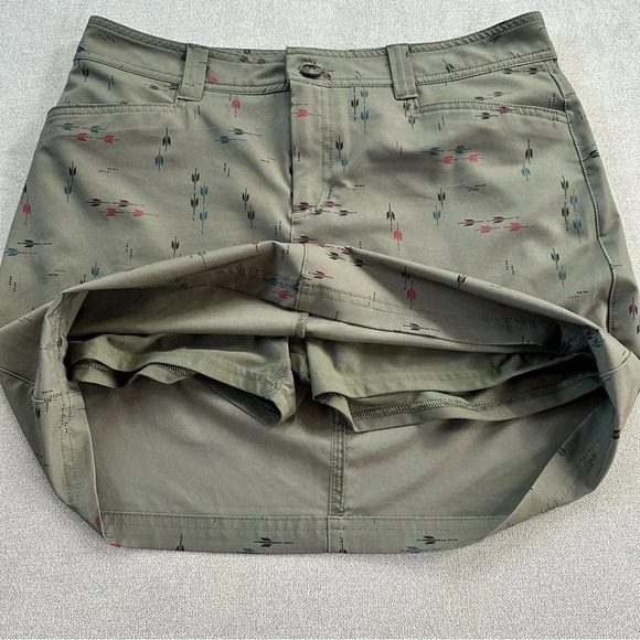 Eddie Bauer olive green printed skort. Size 6. - Picture 10 of 12